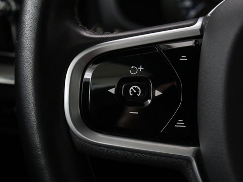 Volvo V60 2.0 T4 R-Design | Panoramadak | Stoelverwarming | Head-Up | Camera | Carplay | Half leder | Adaptive cruise | Navigatie | Memory | Full LED