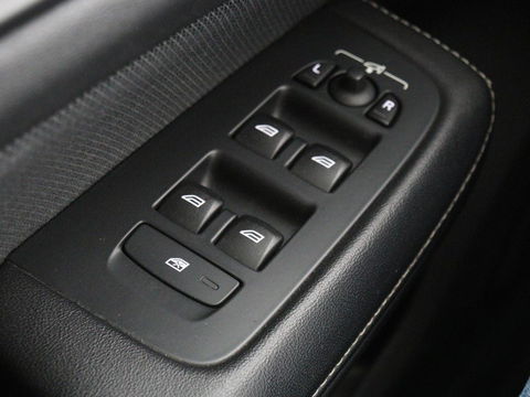 Volvo V60 2.0 T4 R-Design | Panoramadak | Stoelverwarming | Head-Up | Camera | Carplay | Half leder | Adaptive cruise | Navigatie | Memory | Full LED
