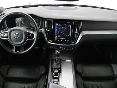 Volvo V60 2.0 T4 R-Design | Panoramadak | Stoelverwarming | Head-Up | Camera | Carplay | Half leder | Adaptive cruise | Navigatie | Memory | Full LED