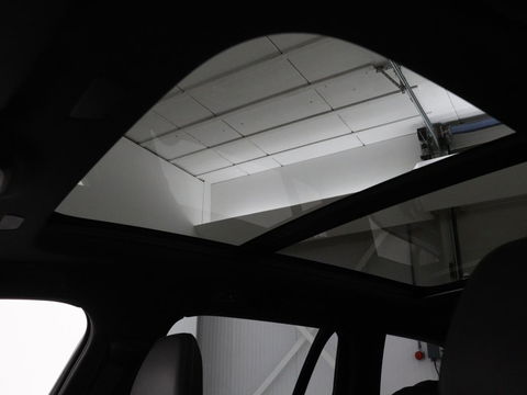 Volvo V60 2.0 T4 R-Design | Panoramadak | Stoelverwarming | Head-Up | Camera | Carplay | Half leder | Adaptive cruise | Navigatie | Memory | Full LED