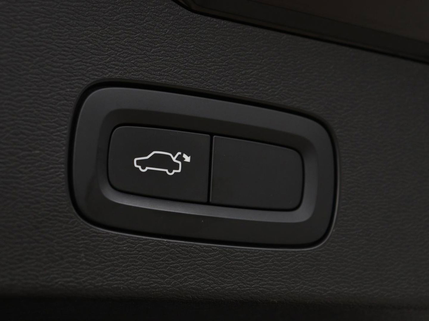 Volvo V60 2.0 T4 R-Design | Panoramadak | Stoelverwarming | Head-Up | Camera | Carplay | Half leder | Adaptive cruise | Navigatie | Memory | Full LED