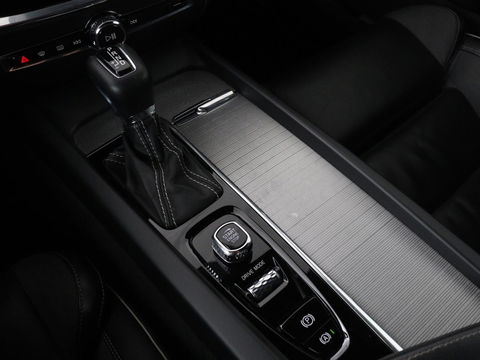Volvo V60 2.0 T4 R-Design | Panoramadak | Stoelverwarming | Head-Up | Camera | Carplay | Half leder | Adaptive cruise | Navigatie | Memory | Full LED