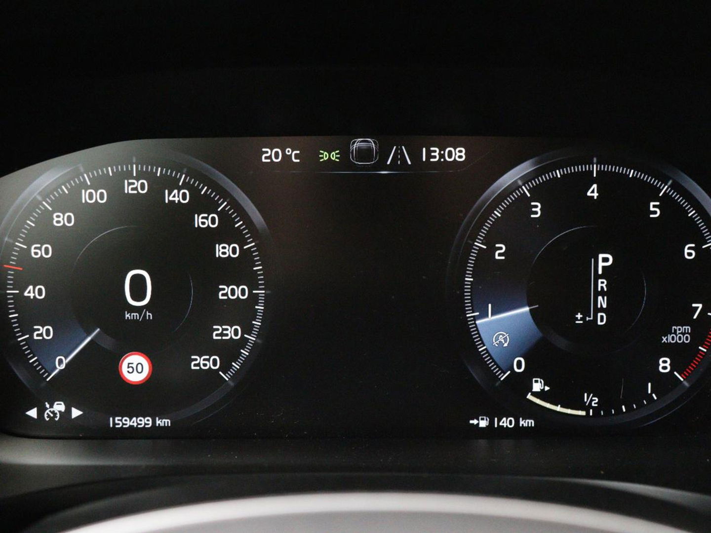 Volvo V60 2.0 T4 R-Design | Panoramadak | Stoelverwarming | Head-Up | Camera | Carplay | Half leder | Adaptive cruise | Navigatie | Memory | Full LED