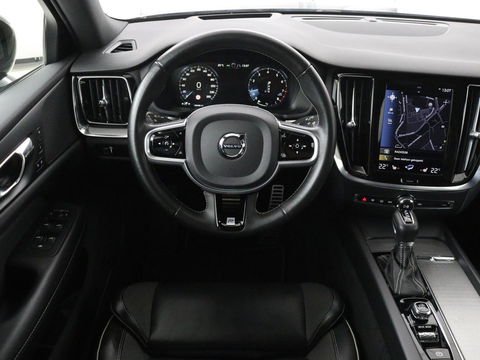 Volvo V60 2.0 T4 R-Design | Panoramadak | Stoelverwarming | Head-Up | Camera | Carplay | Half leder | Adaptive cruise | Navigatie | Memory | Full LED