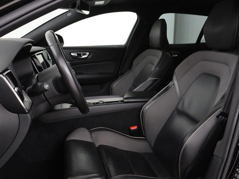 Volvo V60 2.0 T4 R-Design | Panoramadak | Stoelverwarming | Head-Up | Camera | Carplay | Half leder | Adaptive cruise | Navigatie | Memory | Full LED