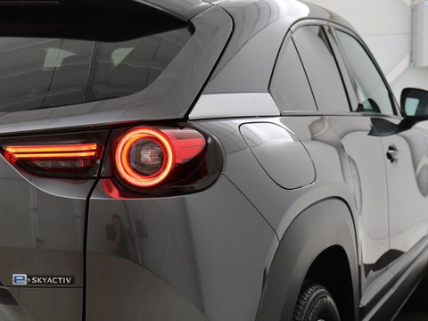 Mazda MX-30 e-SkyActiv 145 First Edition 36 kWh | Stoelverwarming | Head-Up | Camera | Carplay | Adaptive cruise | Memory | Full LED