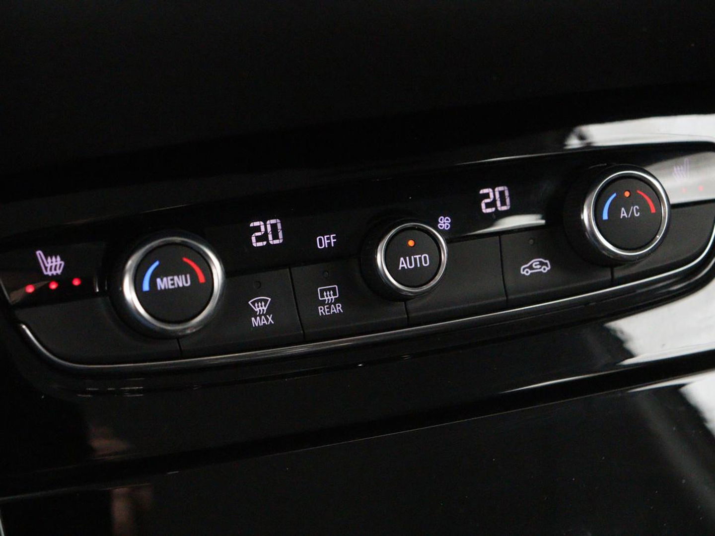 Opel Grandland X 1.6 Turbo Hybrid Elegance | Trekhaak | Stoelverwarming | Camera | Carplay | Climate control | Keyless | Navigatie | Full LED | PHEV