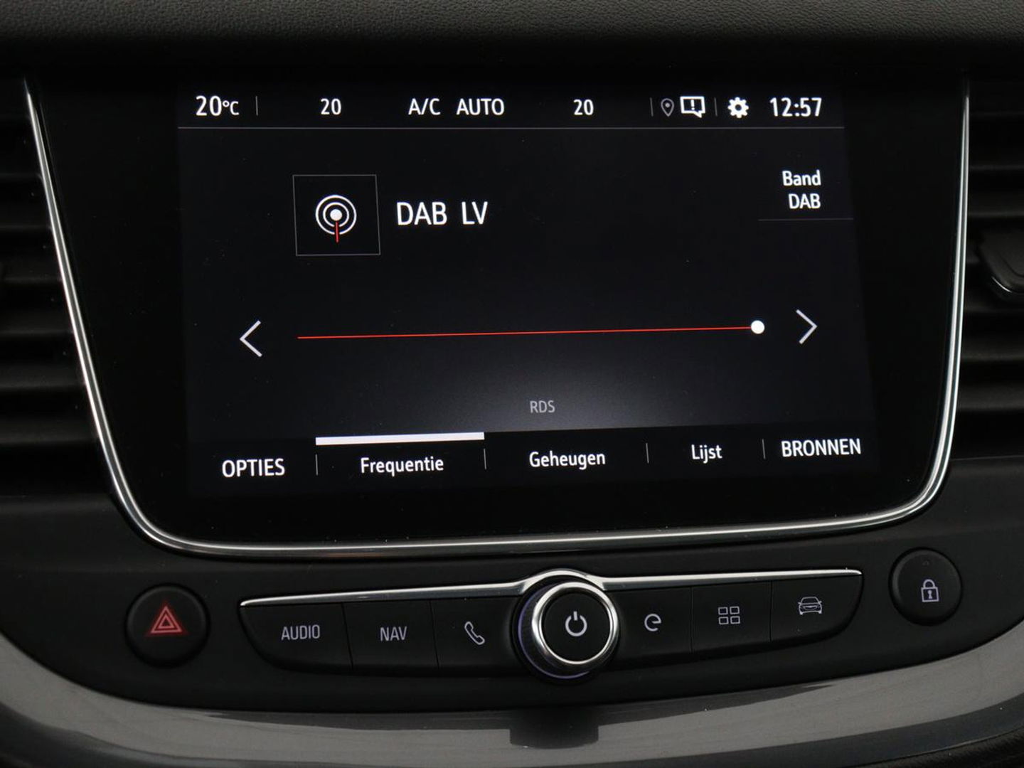Opel Grandland X 1.6 Turbo Hybrid Elegance | Trekhaak | Stoelverwarming | Camera | Carplay | Climate control | Keyless | Navigatie | Full LED | PHEV