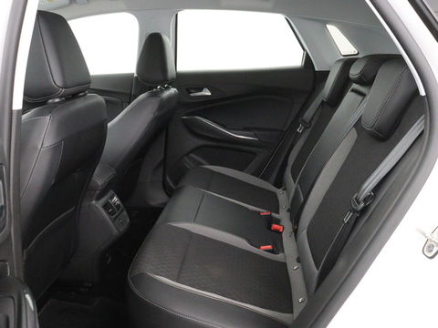 Opel Grandland X 1.6 Turbo Hybrid Elegance | Trekhaak | Stoelverwarming | Camera | Carplay | Climate control | Keyless | Navigatie | Full LED | PHEV