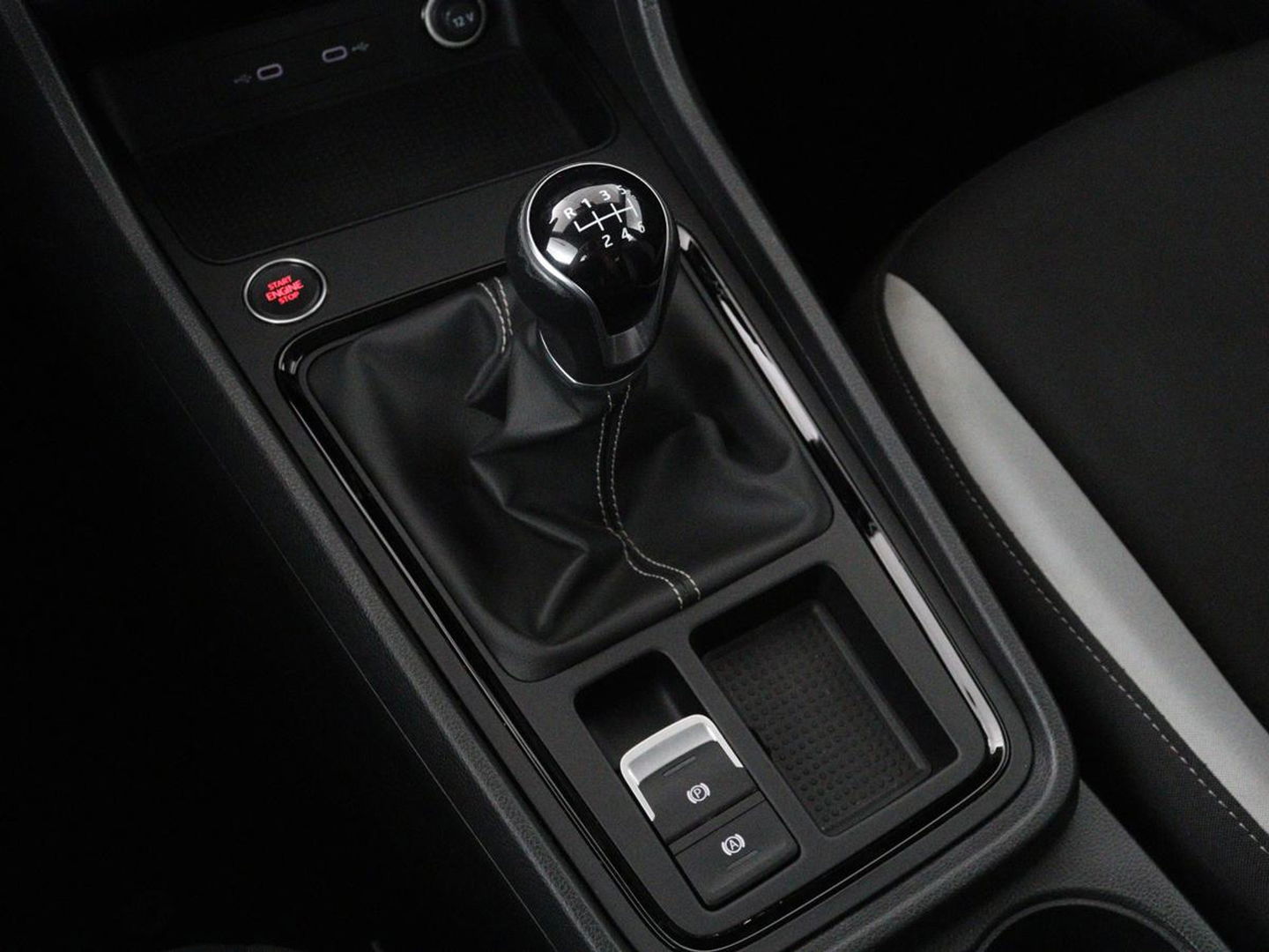 SEAT Ateca 1.0 TSI Reference | Carplay | Full LED | Climate control | Parkeerhulp | Cruise control | DAB | Bluetooth