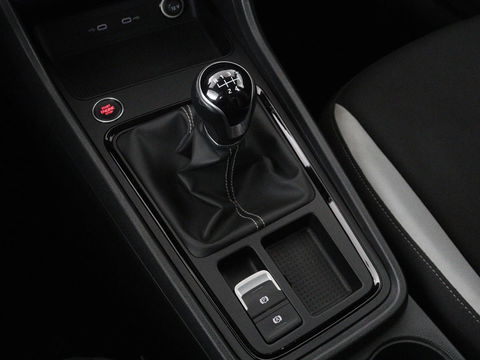 SEAT Ateca 1.0 TSI Reference | Carplay | Full LED | Climate control | Parkeerhulp | Cruise control | DAB | Bluetooth