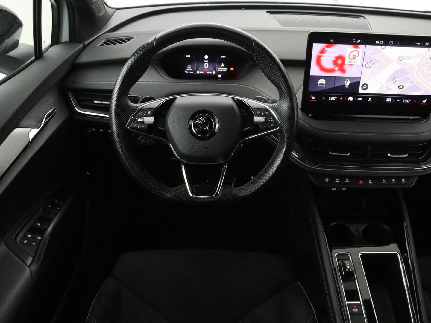 Škoda Enyaq iV 80 Sportline | Stoelverwarming | Adaptive cruise | Trekhaak | Camera | Matrix LED | Carplay | Leder/Alcantara | Keyless | Stuurverwarming