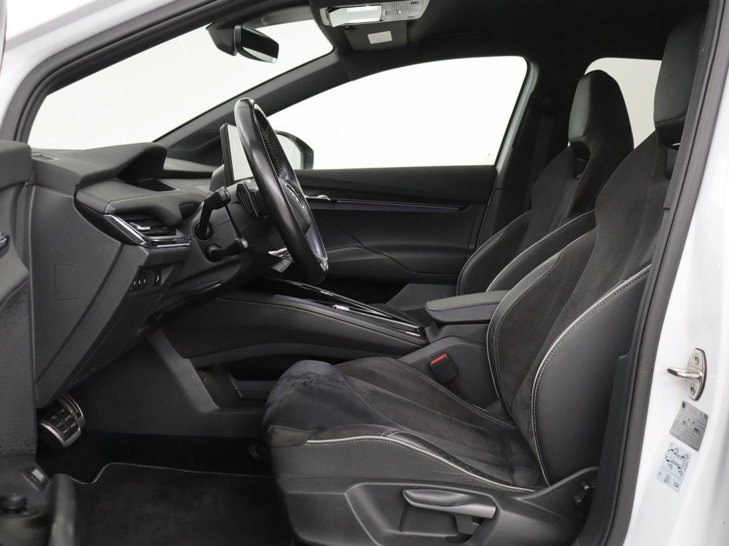 Škoda Enyaq iV 80 Sportline | Stoelverwarming | Adaptive cruise | Trekhaak | Camera | Matrix LED | Carplay | Leder/Alcantara | Keyless | Stuurverwarming