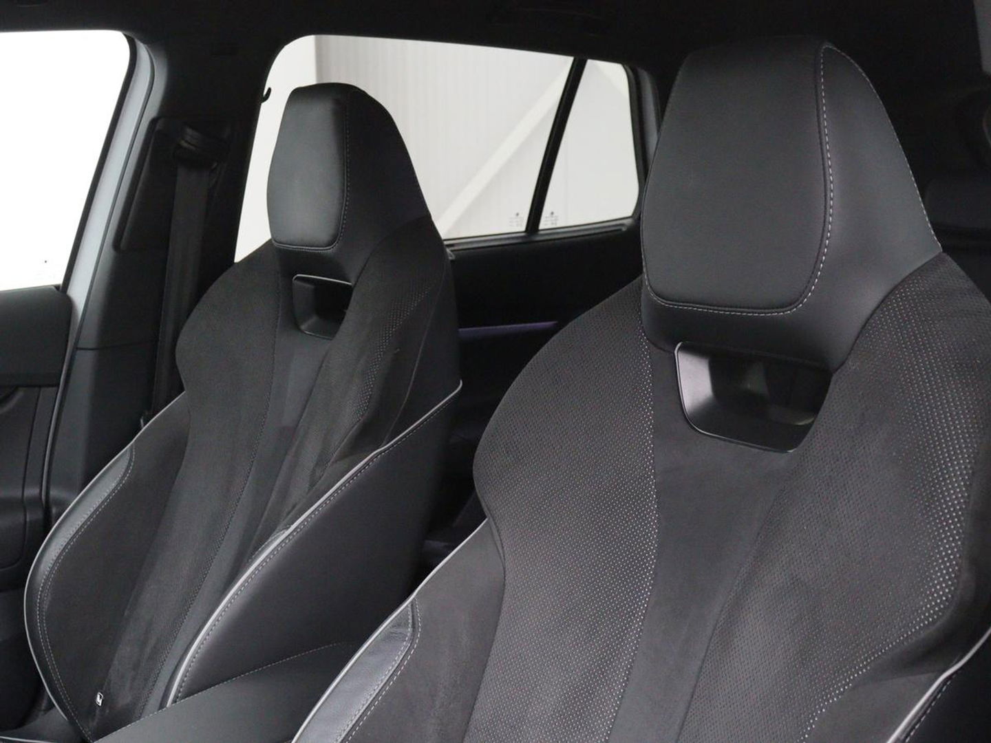 Škoda Enyaq iV 80 Sportline | Stoelverwarming | Adaptive cruise | Trekhaak | Camera | Matrix LED | Carplay | Leder/Alcantara | Keyless | Stuurverwarming