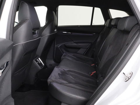 Škoda Enyaq iV 80 Sportline | Stoelverwarming | Adaptive cruise | Trekhaak | Camera | Matrix LED | Carplay | Leder/Alcantara | Keyless | Stuurverwarming