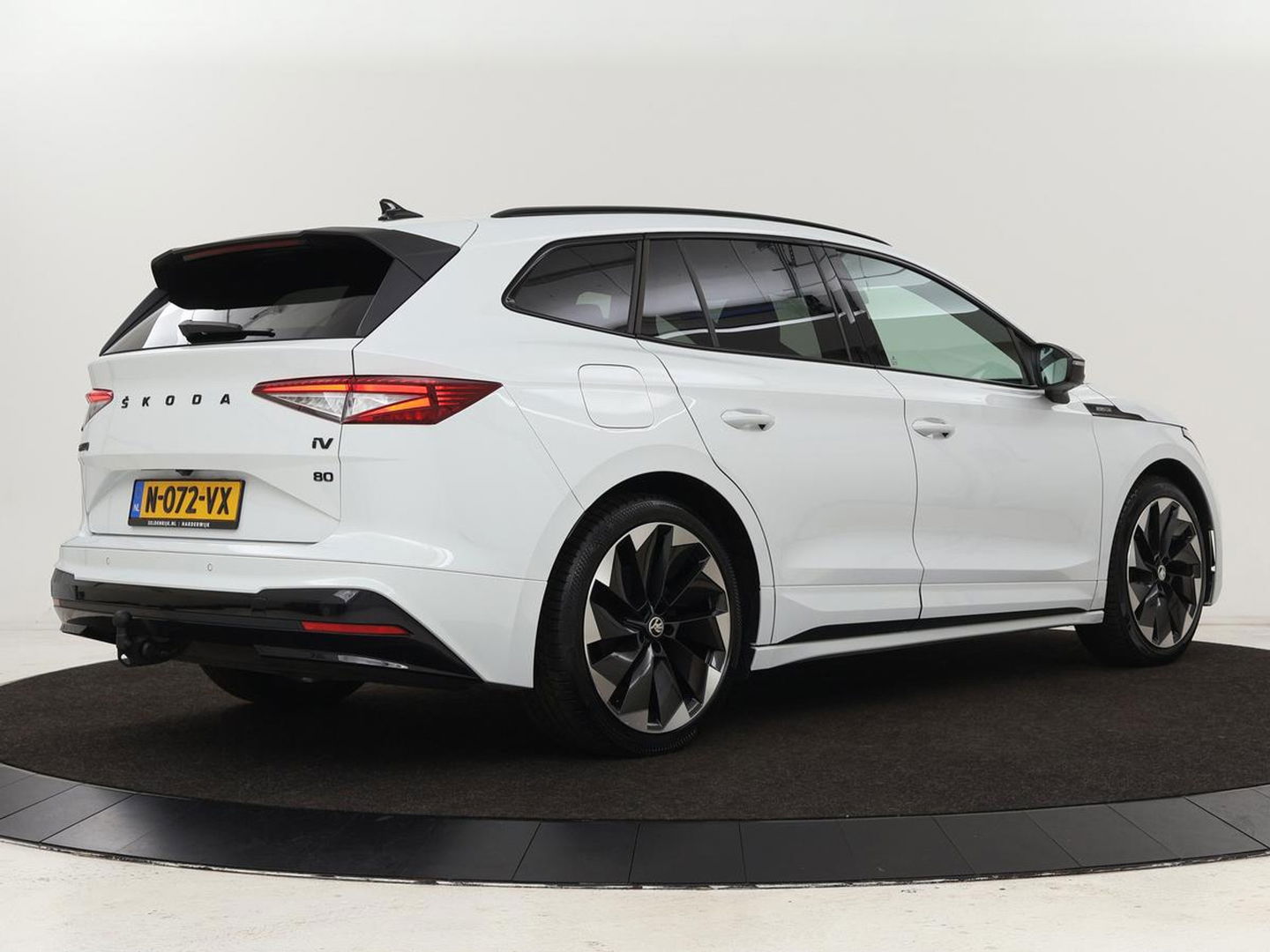 Škoda Enyaq iV 80 Sportline | Stoelverwarming | Adaptive cruise | Trekhaak | Camera | Matrix LED | Carplay | Leder/Alcantara | Keyless | Stuurverwarming