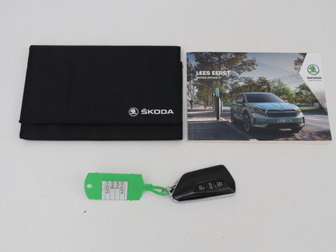 Škoda Enyaq iV 80 Sportline | Stoelverwarming | Adaptive cruise | Trekhaak | Camera | Matrix LED | Carplay | Leder/Alcantara | Keyless | Stuurverwarming