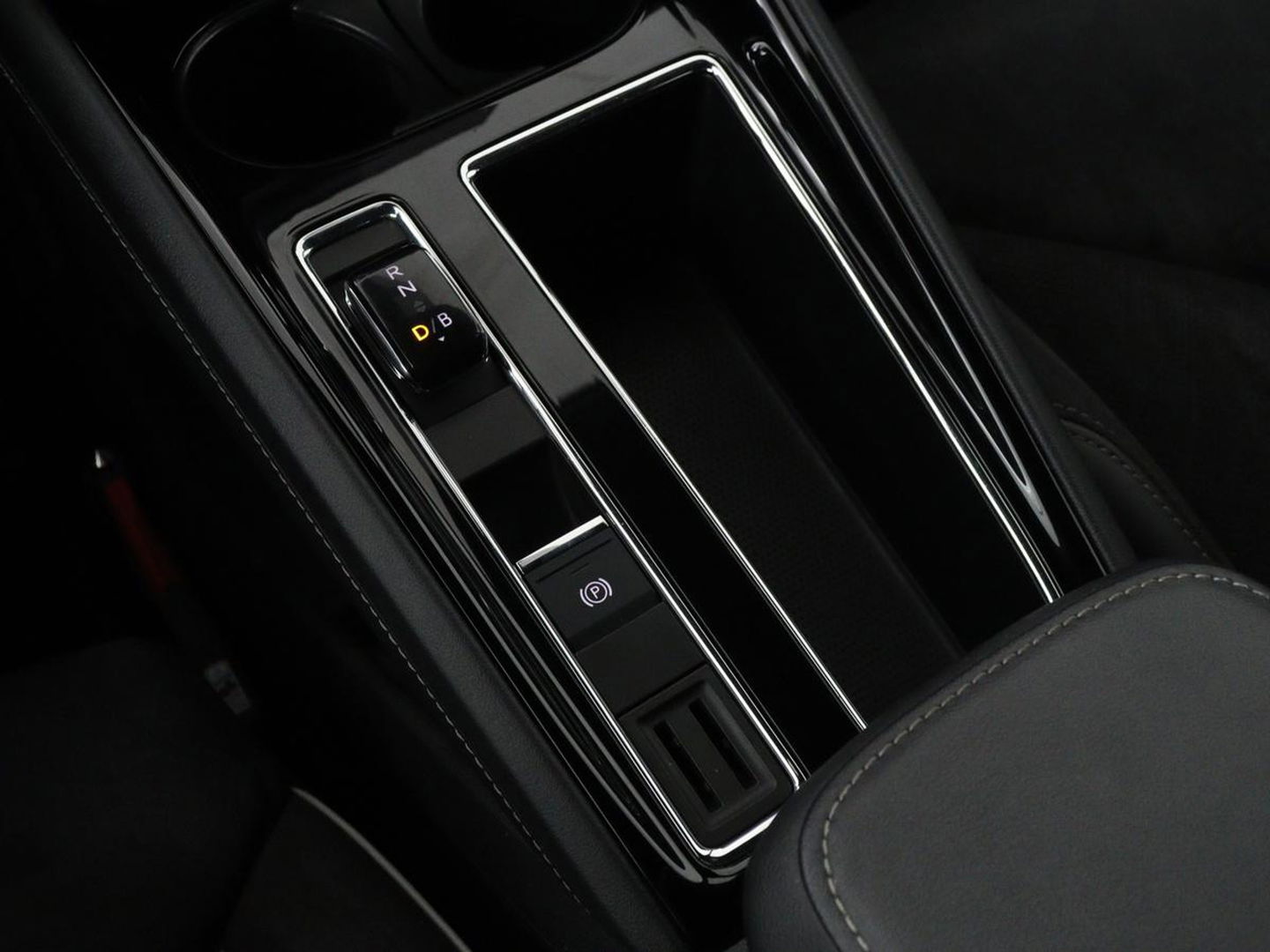 Škoda Enyaq iV 80 Sportline | Stoelverwarming | Adaptive cruise | Trekhaak | Camera | Matrix LED | Carplay | Leder/Alcantara | Keyless | Stuurverwarming