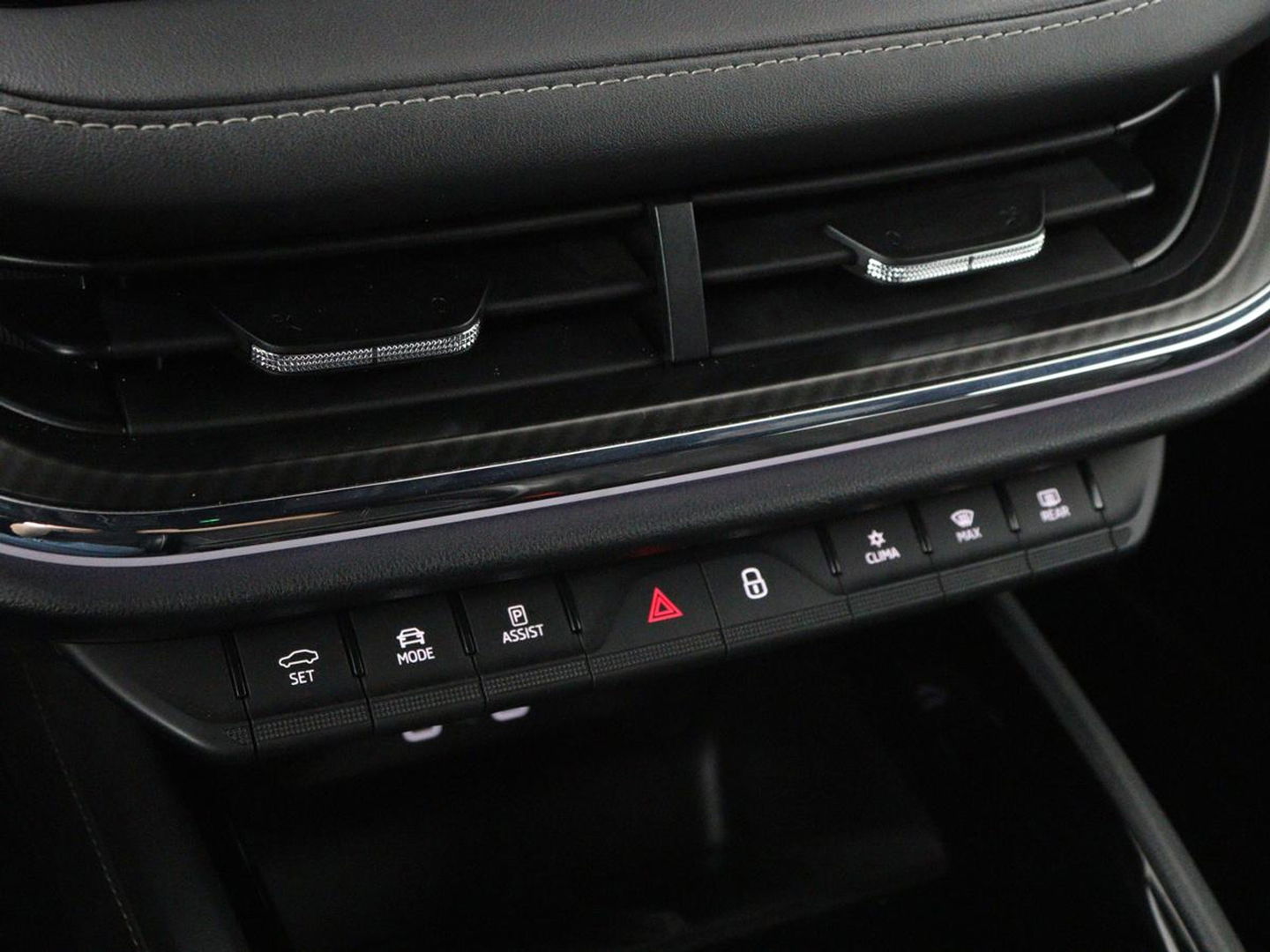 Škoda Enyaq iV 80 Sportline | Stoelverwarming | Adaptive cruise | Trekhaak | Camera | Matrix LED | Carplay | Leder/Alcantara | Keyless | Stuurverwarming