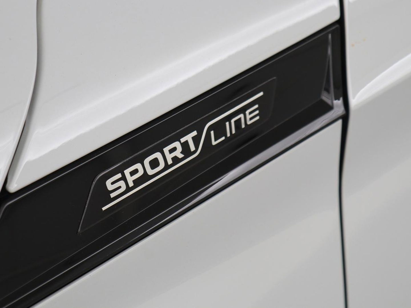 Škoda Enyaq iV 80 Sportline | Stoelverwarming | Adaptive cruise | Trekhaak | Camera | Matrix LED | Carplay | Leder/Alcantara | Keyless | Stuurverwarming