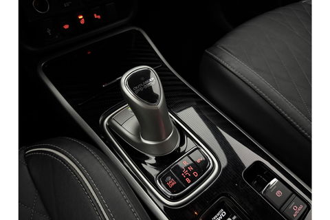 Mitsubishi Outlander 2.4 PHEV S-Edition 210PK Pano Parelmoer 360 Camera LED Carplay Cruise Leder Clima PDC 18"LMV