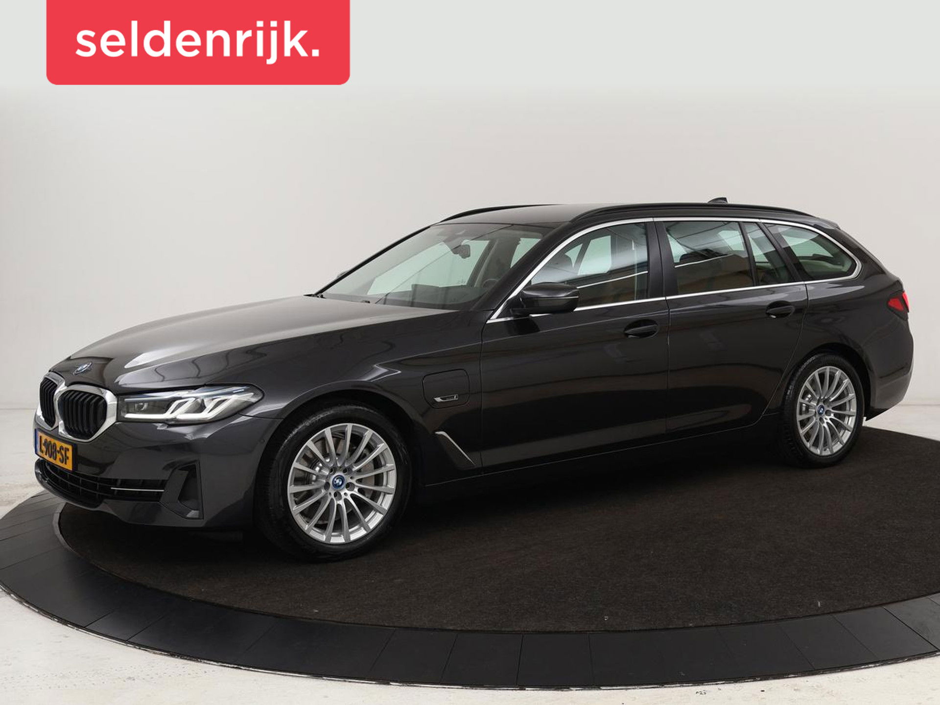 BMW 5 Serie 530e Business Edition Plus | Laser LED | Head-Up | Leder | Stoelverwarming | Trekhaak | Camera | Park Assist | Carplay | Navigatie | Memory | Live Cockpit