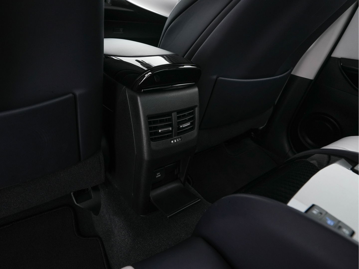 Toyota Mirai FCV Executive [ HYDROGEN ] [INCL-BTW] Aut. *LUXURY-LEATHER | FULL-LED | JBL-SOUNDSYSTEM | CAMERA | KEYLESS | MEMORY-PACK | ADAPTIVE-CRUISE | BLIND-SPOT |  DAB | NAVI-FULLMAP | DIGI-COCKPIT | COMFORT-SEATS | LANE-ASSIST