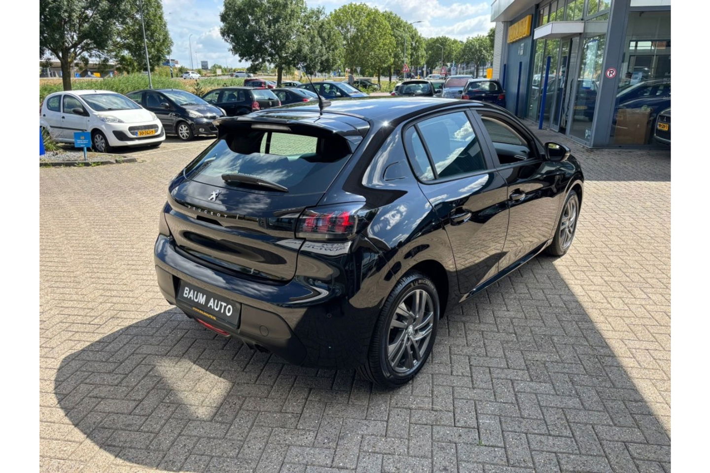 Peugeot 208 1.2 PURETECH ACTIVE AUTOMAAT AIRCO NAVI PDC CRUISE.