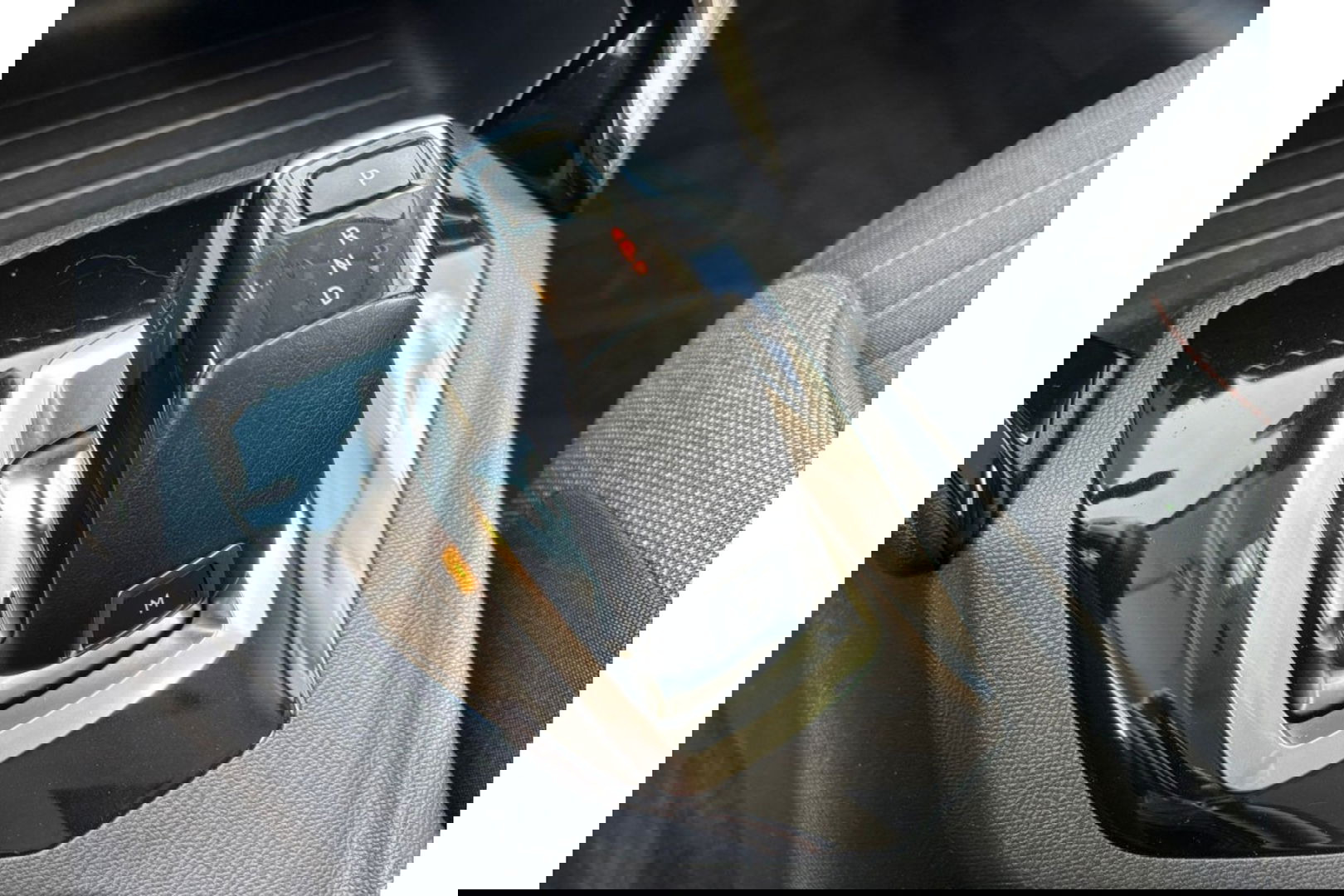 Peugeot 208 1.2 PURETECH ACTIVE AUTOMAAT AIRCO NAVI PDC CRUISE.