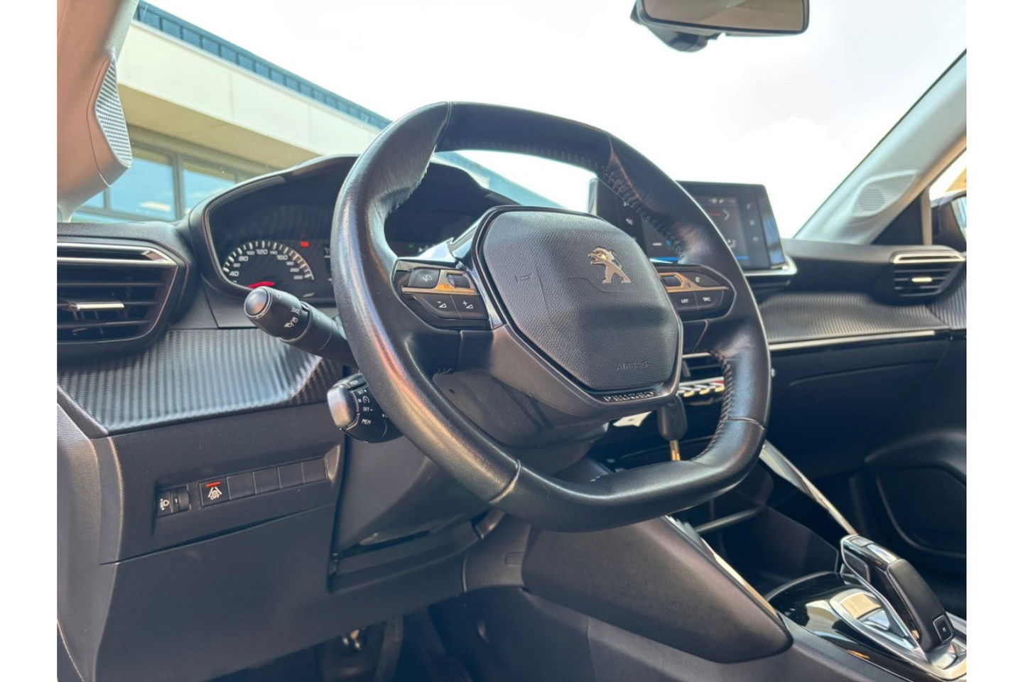 Peugeot 208 1.2 PURETECH ACTIVE AUTOMAAT AIRCO NAVI PDC CRUISE.