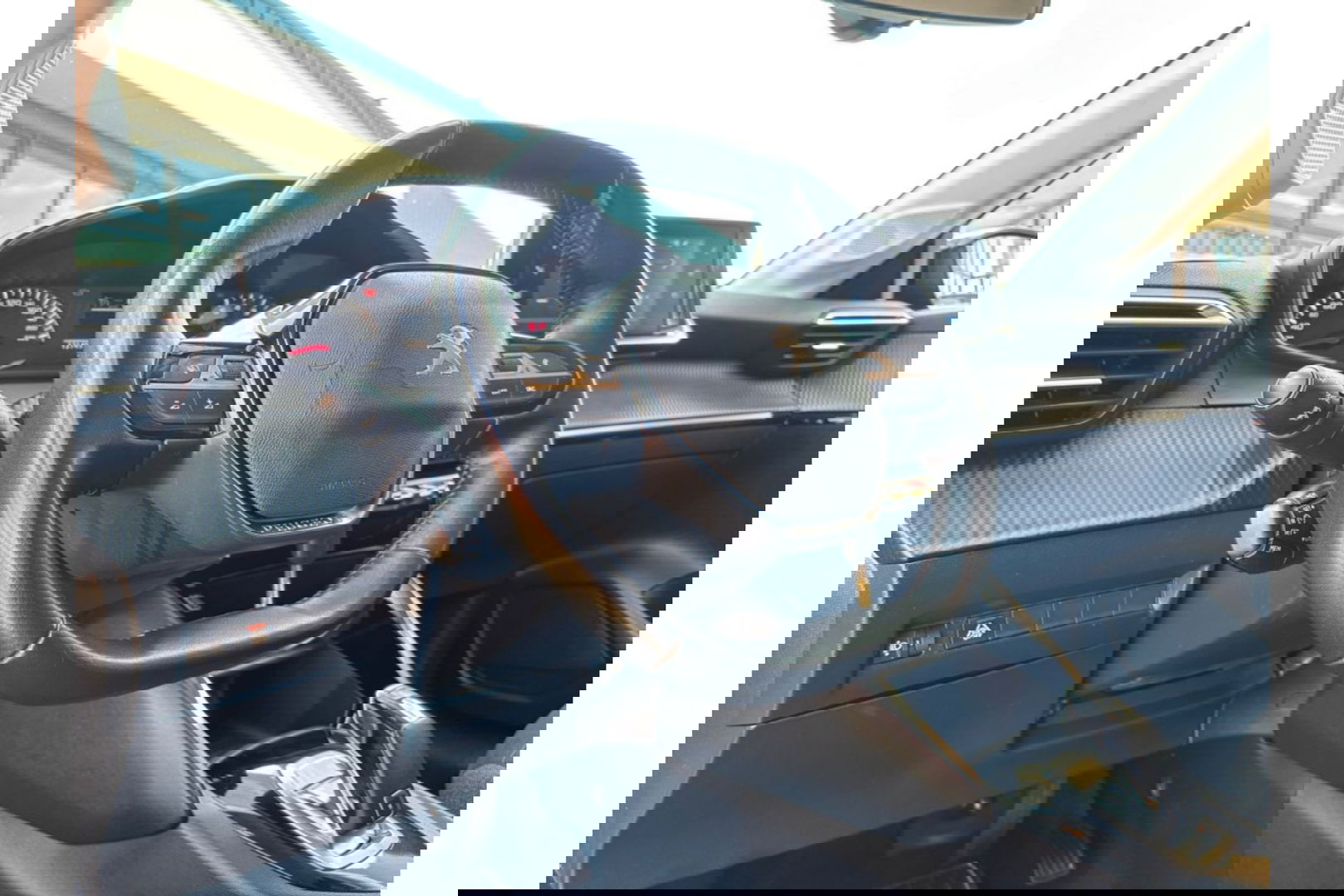 Peugeot 208 1.2 PURETECH ACTIVE AUTOMAAT AIRCO NAVI PDC CRUISE.