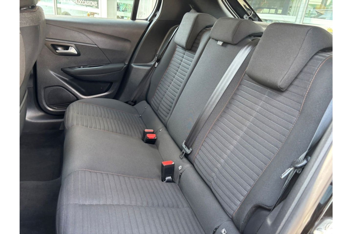 Peugeot 208 1.2 PURETECH ACTIVE AUTOMAAT AIRCO NAVI PDC CRUISE.