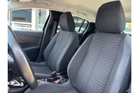 Peugeot 208 1.2 PURETECH ACTIVE AUTOMAAT AIRCO NAVI PDC CRUISE.