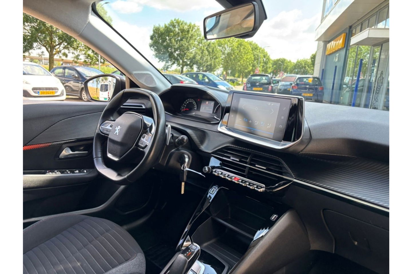 Peugeot 208 1.2 PURETECH ACTIVE AUTOMAAT AIRCO NAVI PDC CRUISE.