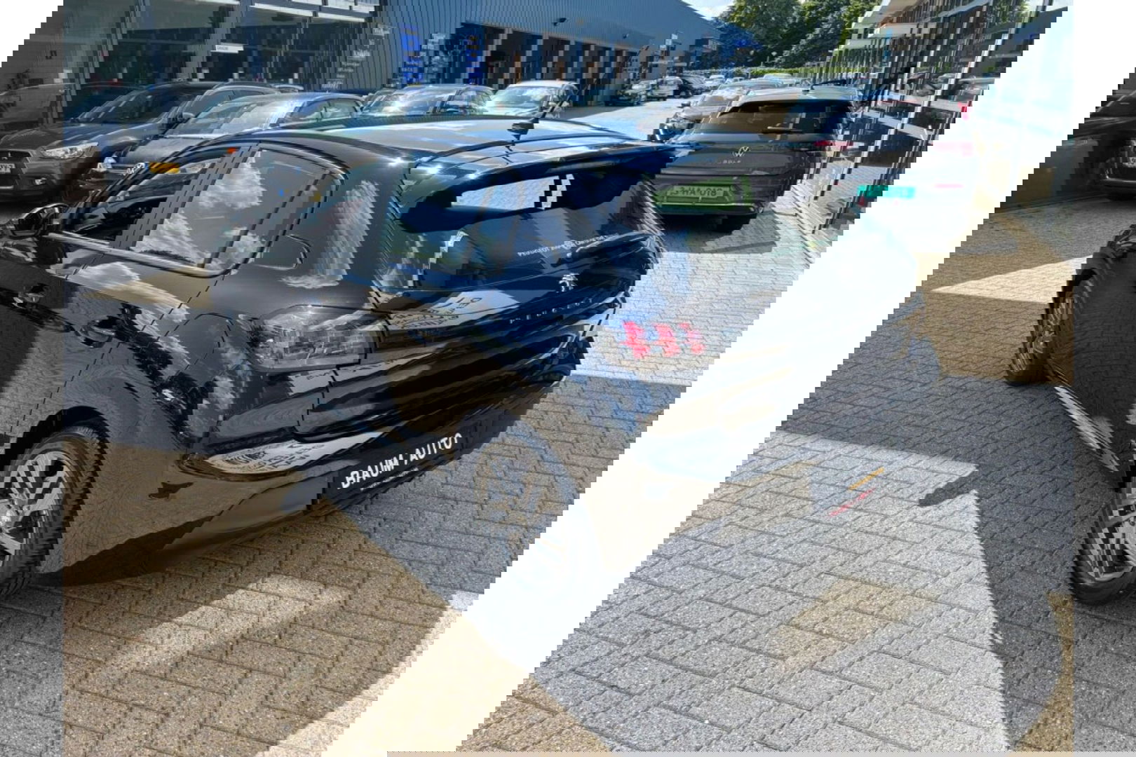 Peugeot 208 1.2 PURETECH ACTIVE AUTOMAAT AIRCO NAVI PDC CRUISE.