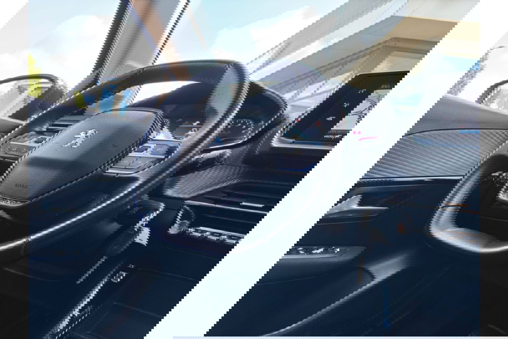 Peugeot 208 1.2 PURETECH ACTIVE AUTOMAAT AIRCO NAVI PDC CRUISE.