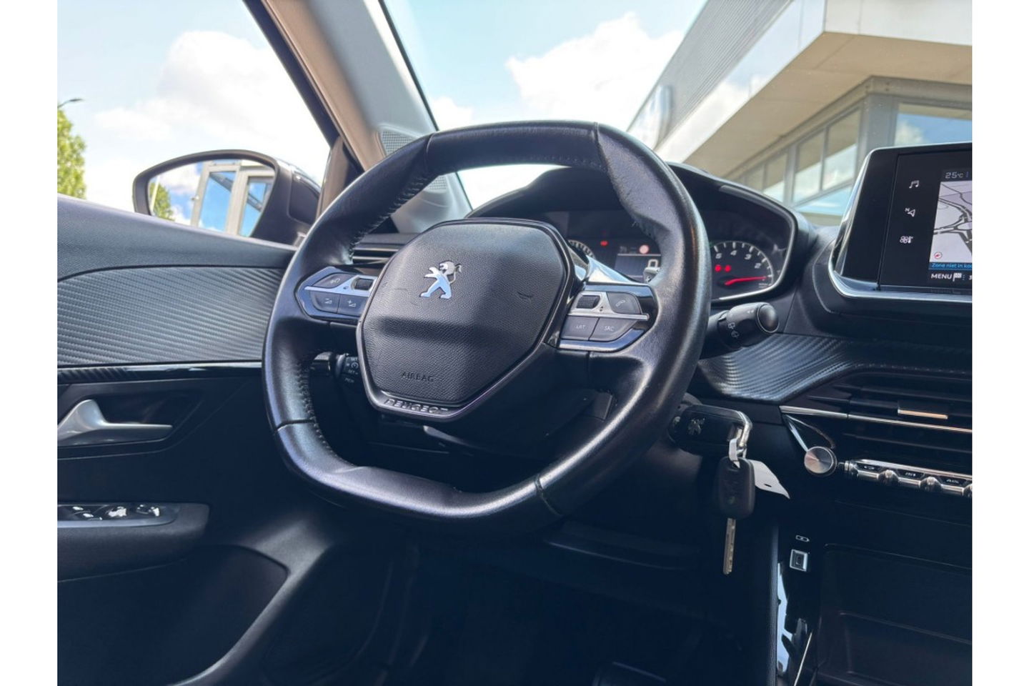 Peugeot 208 1.2 PURETECH ACTIVE AUTOMAAT AIRCO NAVI PDC CRUISE.