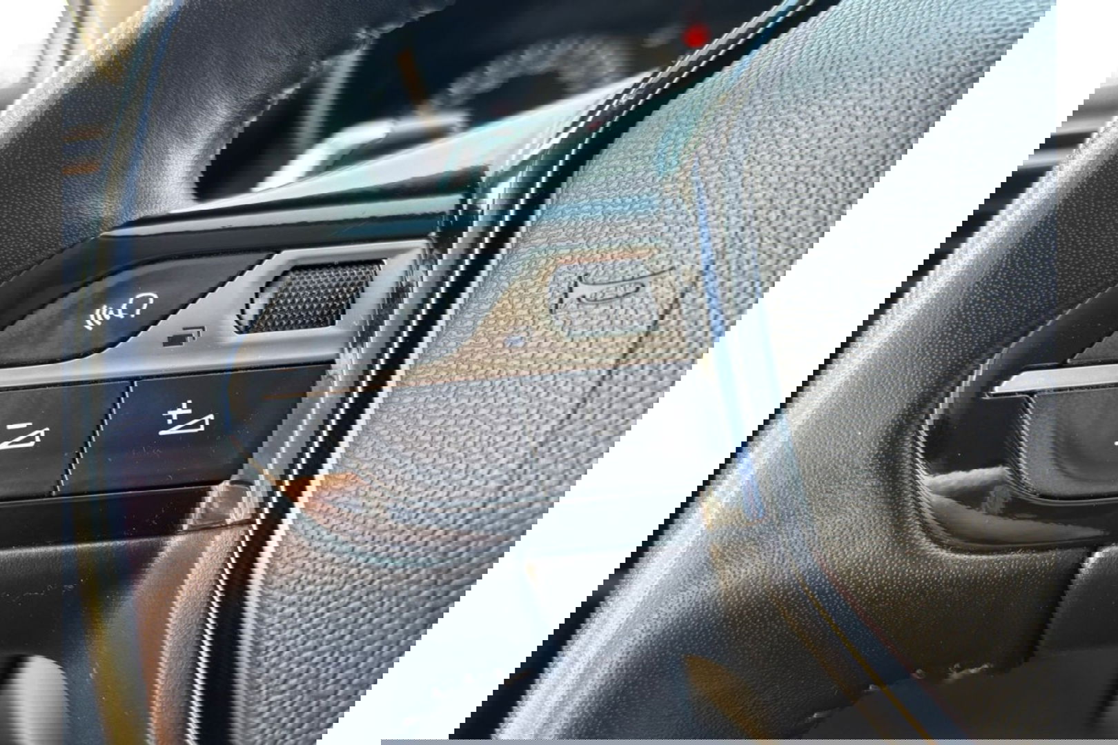 Peugeot 208 1.2 PURETECH ACTIVE AUTOMAAT AIRCO NAVI PDC CRUISE.