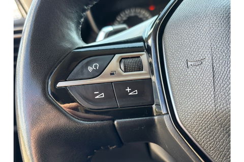Peugeot 208 1.2 PURETECH ACTIVE AUTOMAAT AIRCO NAVI PDC CRUISE.