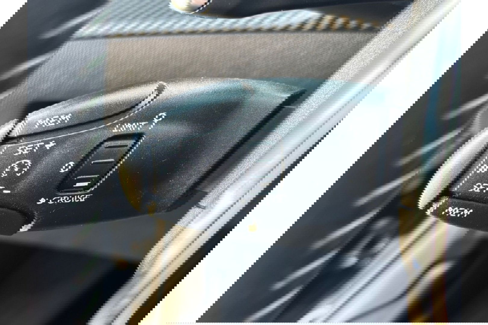 Peugeot 208 1.2 PURETECH ACTIVE AUTOMAAT AIRCO NAVI PDC CRUISE.
