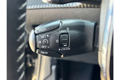 Peugeot 208 1.2 PURETECH ACTIVE AUTOMAAT AIRCO NAVI PDC CRUISE.