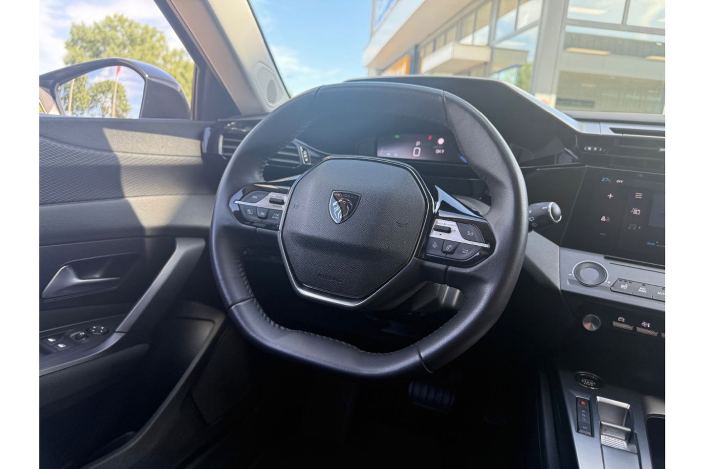 Peugeot 308 1.2 ACTIVE OLIVE BUSINESS AUTOMAAT AIRCO NAVI PDC.