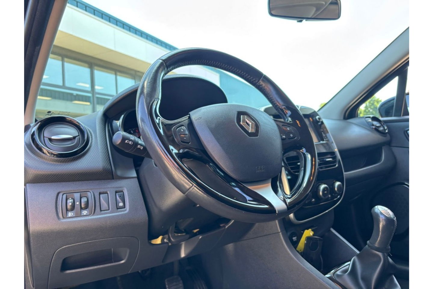 Renault Clio 0.9 TCE EXPRESSION AIRCO NAVI CRUISE LED.
