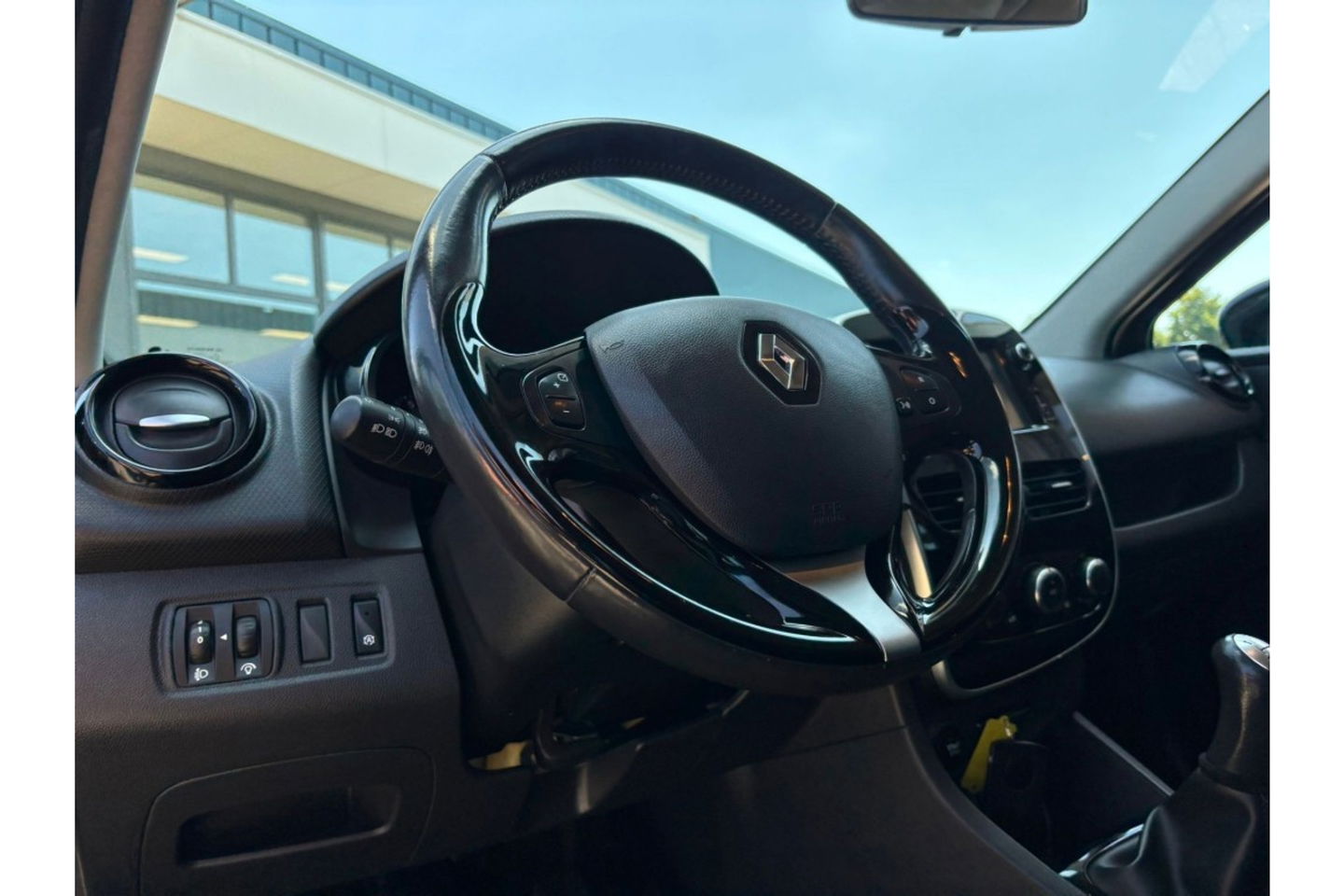 Renault Clio 0.9 TCE EXPRESSION AIRCO NAVI CRUISE LED.