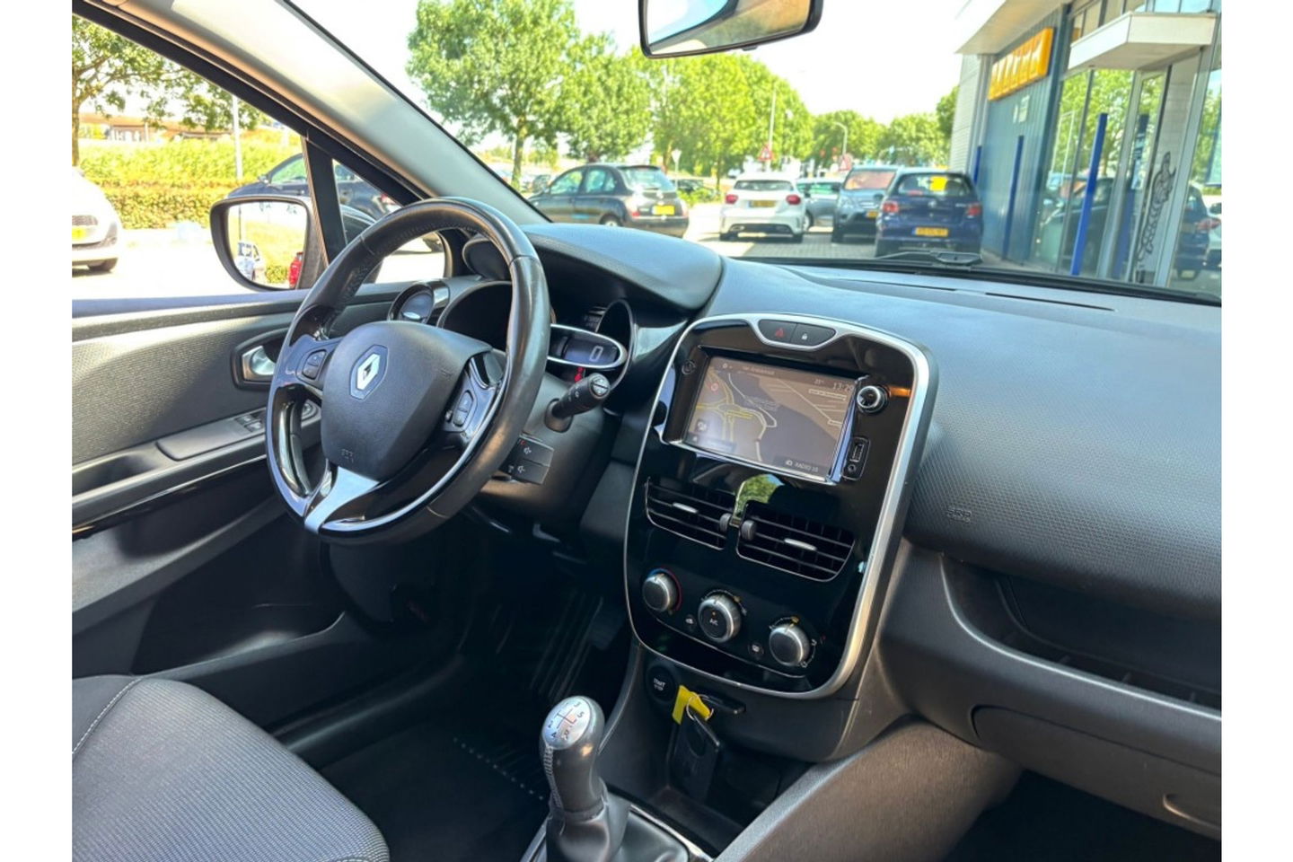 Renault Clio 0.9 TCE EXPRESSION AIRCO NAVI CRUISE LED.