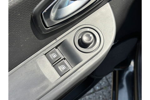 Renault Clio 0.9 TCE EXPRESSION AIRCO NAVI CRUISE LED.