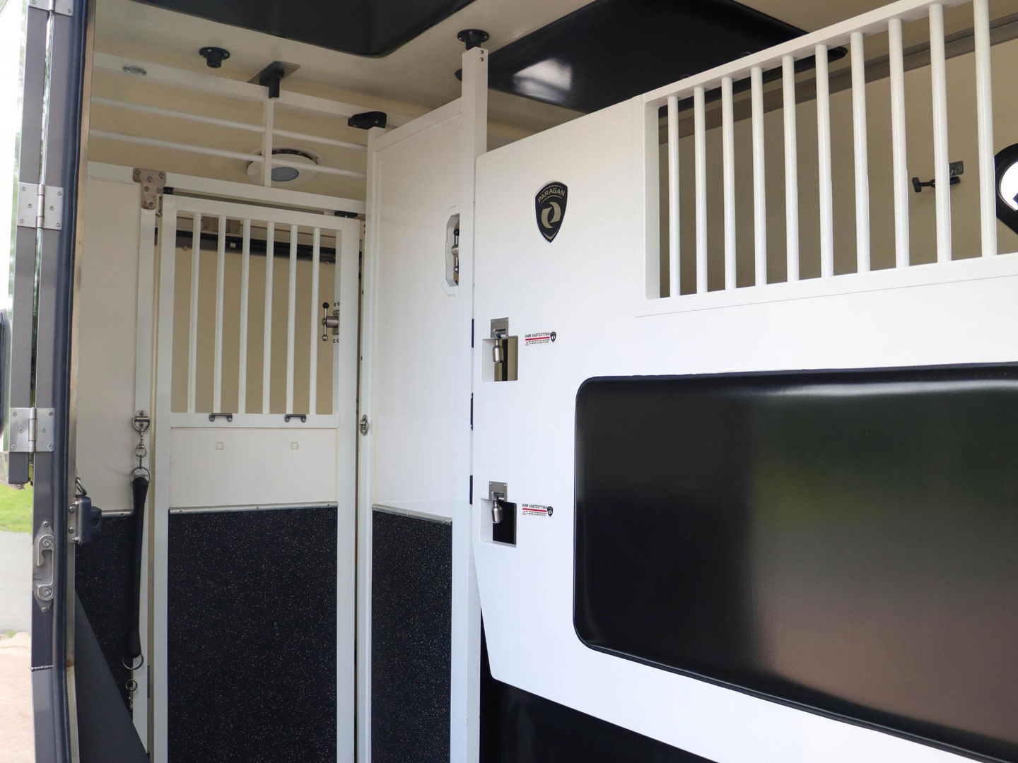 Paragan Excelsion 5XL Sulky Horsetruck Paardenwagen Luxe | Hengstenuitvoering | Slechts 21.000km!