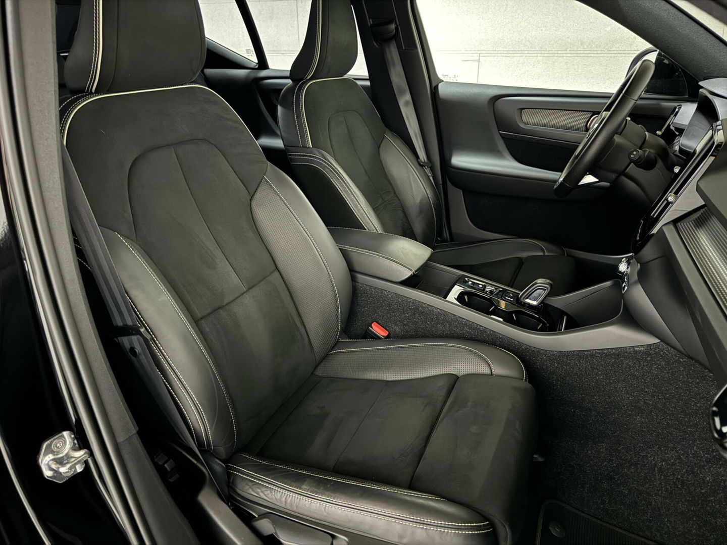 Volvo XC40 1.5 T5 Recharge R-Design Pano Camera 21'' Trekh.