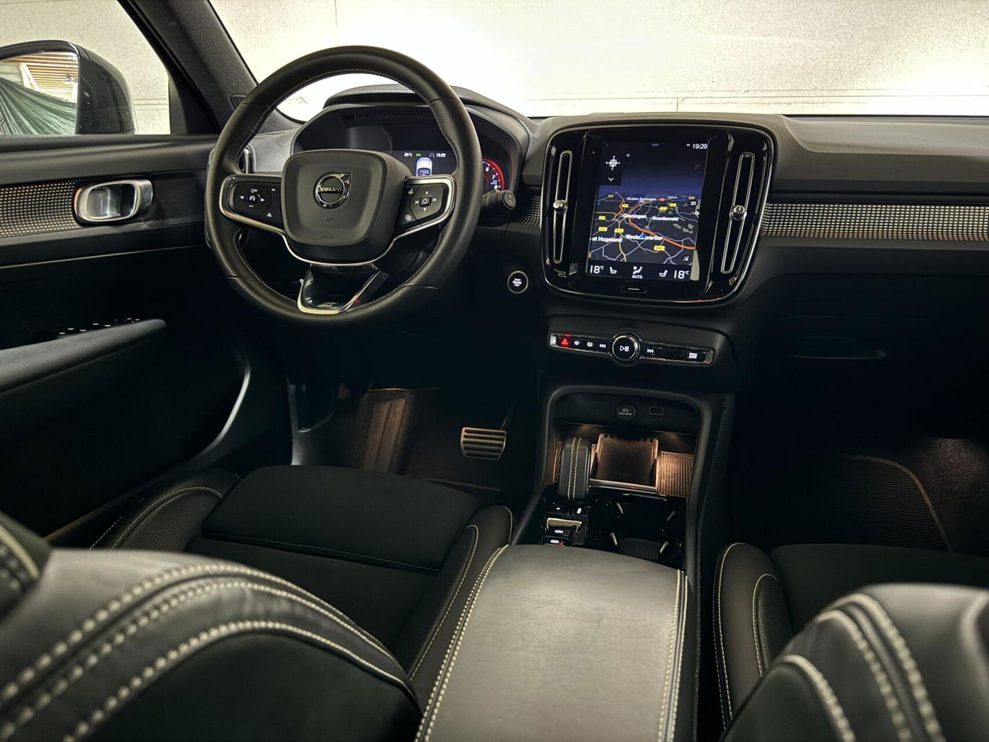 Volvo XC40 1.5 T5 Recharge R-Design Pano Camera 21'' Trekh.