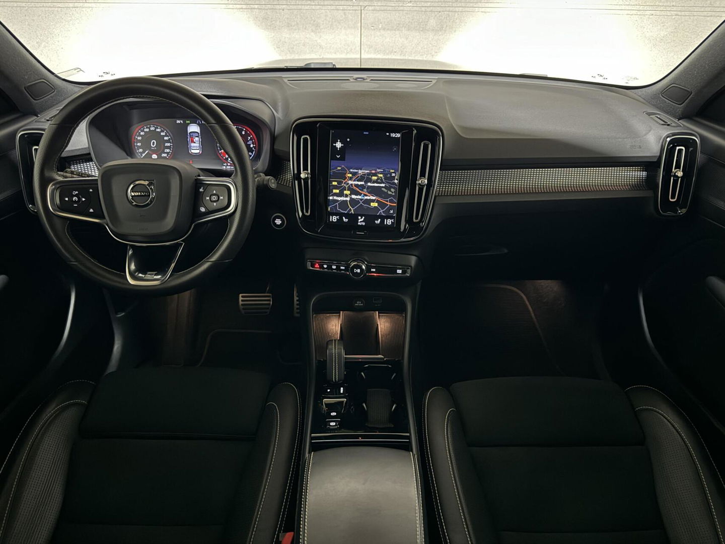 Volvo XC40 1.5 T5 Recharge R-Design Pano Camera 21'' Trekh.